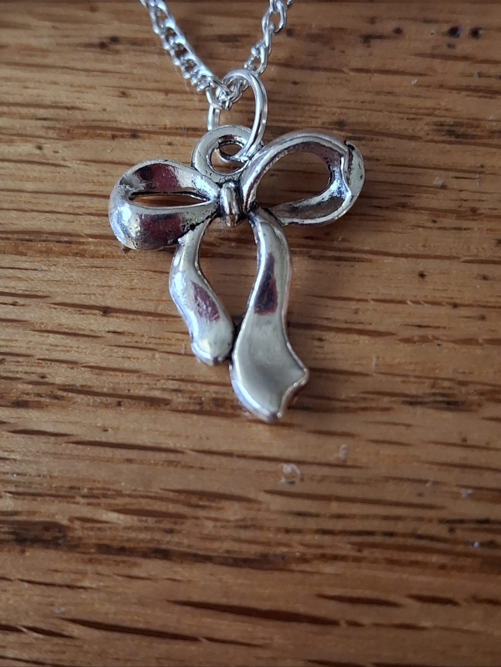 NWT Silver Bow Pendant Necklace